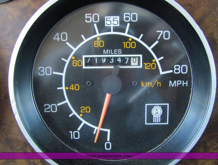 image for item 3122 1991 Kenworth T800 sleeper semi truck