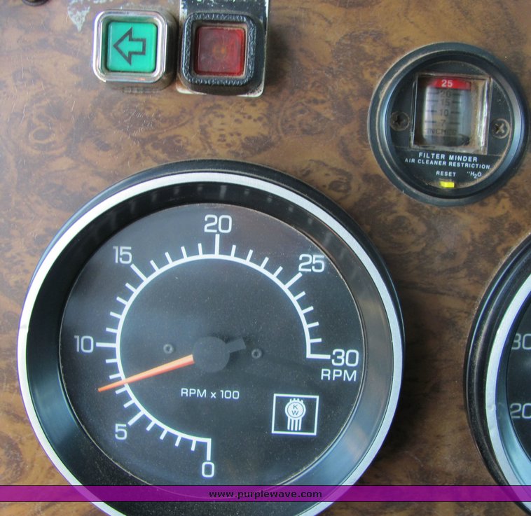 image for item 3122 1991 Kenworth T800 sleeper semi truck