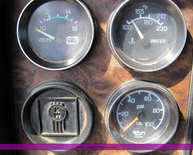 image for item 3122 1991 Kenworth T800 sleeper semi truck