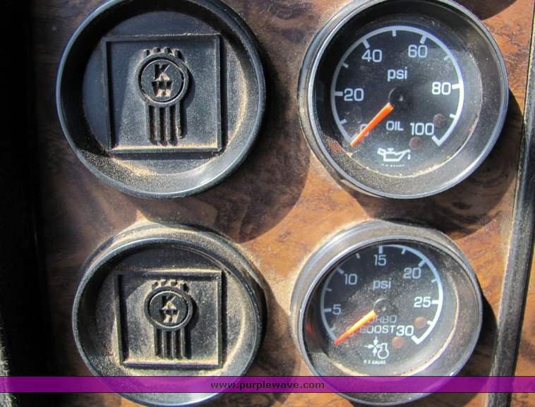 image for item 3122 1991 Kenworth T800 sleeper semi truck