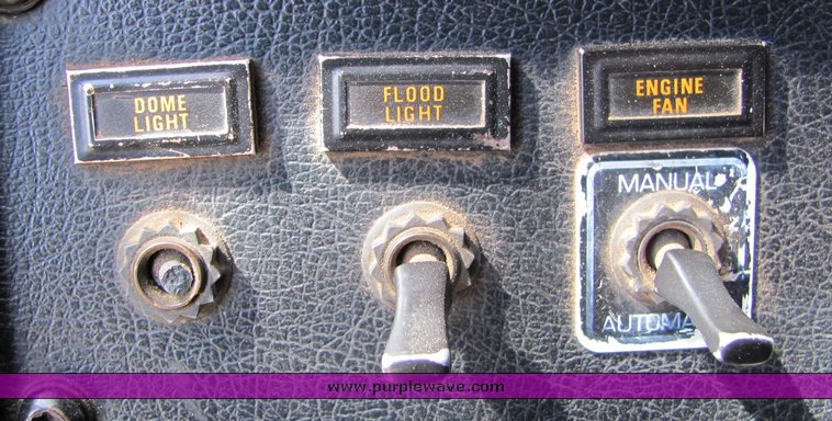 image for item 3122 1991 Kenworth T800 sleeper semi truck