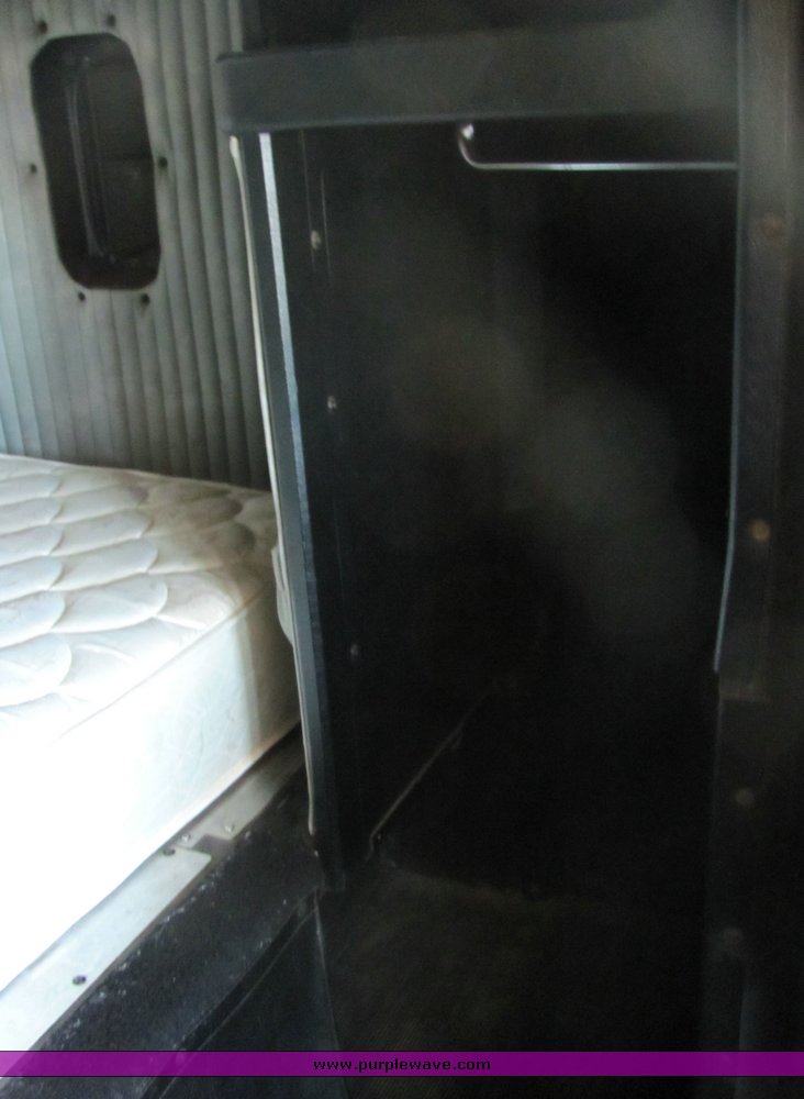 image for item 3122 1991 Kenworth T800 sleeper semi truck