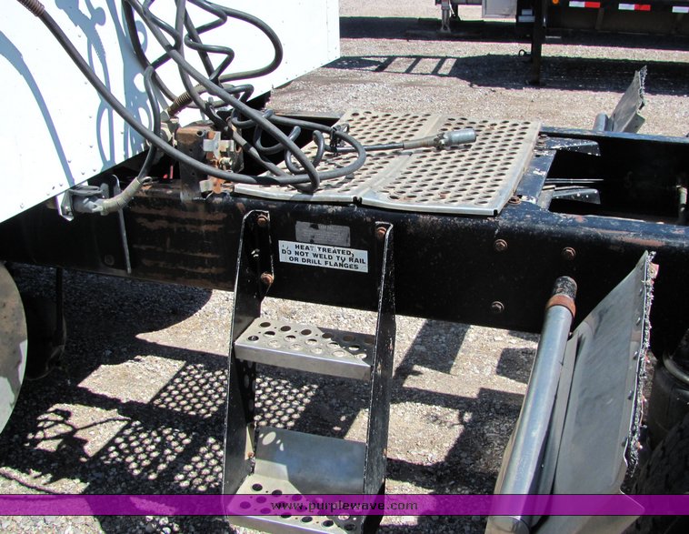 image for item 3122 1991 Kenworth T800 sleeper semi truck