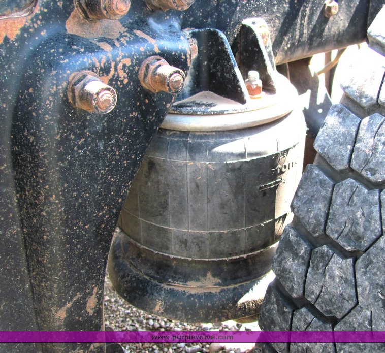 image for item 3122 1991 Kenworth T800 sleeper semi truck