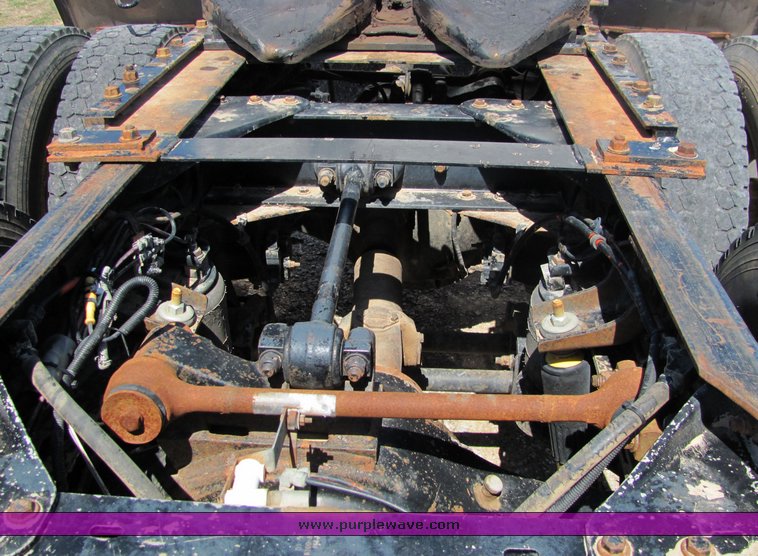 image for item 3122 1991 Kenworth T800 sleeper semi truck