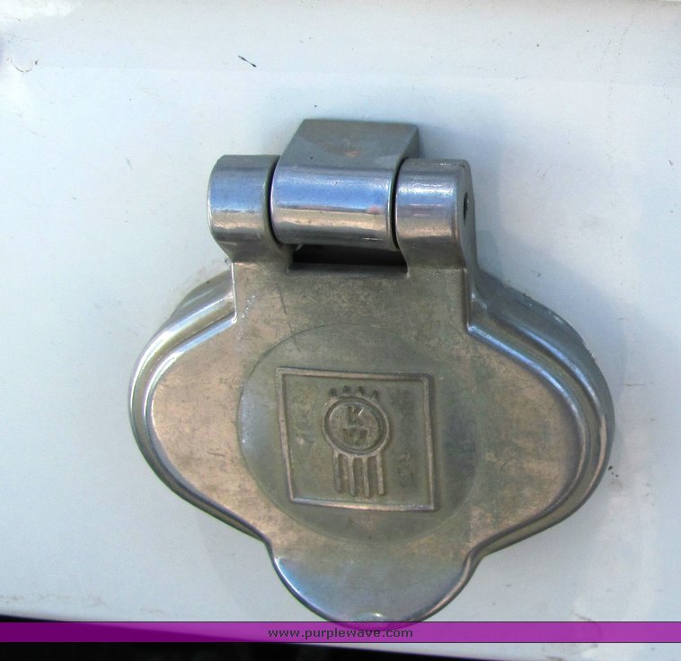 image for item 3122 1991 Kenworth T800 sleeper semi truck