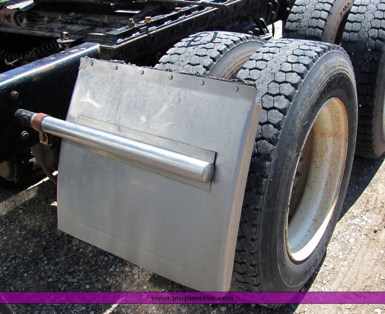 image for item 3122 1991 Kenworth T800 sleeper semi truck