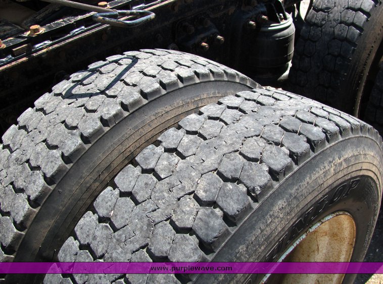 image for item 3122 1991 Kenworth T800 sleeper semi truck