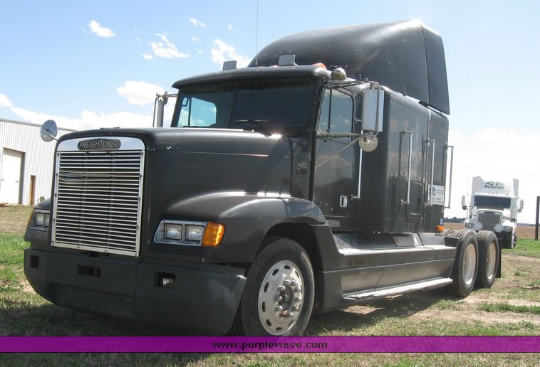 image for item 3962 1993 Freightliner FL120 semi tractor