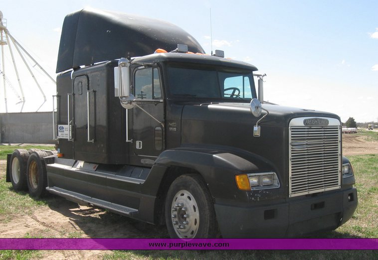 image for item 3962 1993 Freightliner FL120 semi tractor