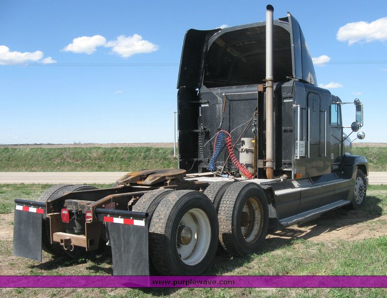 image for item 3962 1993 Freightliner FL120 semi tractor