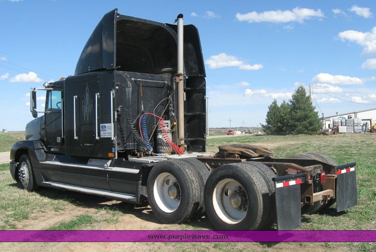 image for item 3962 1993 Freightliner FL120 semi tractor