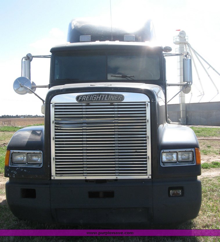 image for item 3962 1993 Freightliner FL120 semi tractor