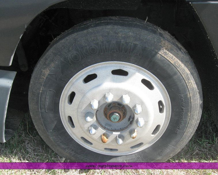 image for item 3962 1993 Freightliner FL120 semi tractor