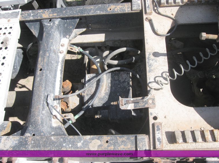 image for item 3962 1993 Freightliner FL120 semi tractor