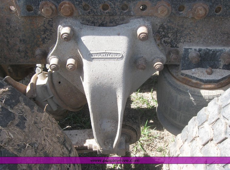 image for item 3962 1993 Freightliner FL120 semi tractor