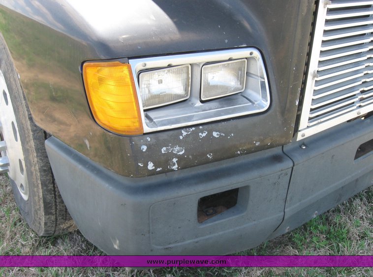 image for item 3962 1993 Freightliner FL120 semi tractor