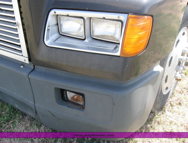 image for item 3962 1993 Freightliner FL120 semi tractor