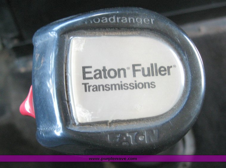 image for item 3962 1993 Freightliner FL120 semi tractor