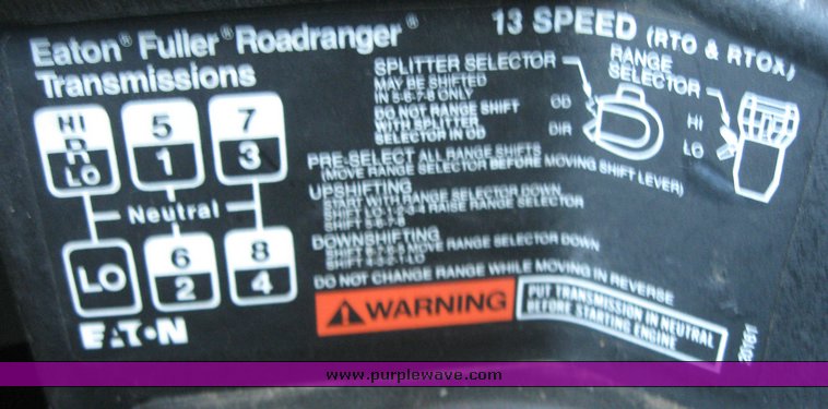 image for item 3962 1993 Freightliner FL120 semi tractor