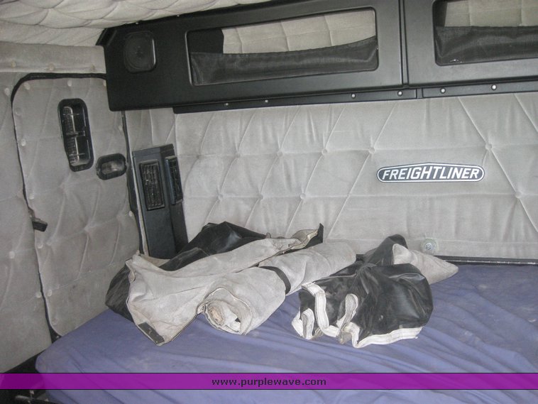 image for item 3962 1993 Freightliner FL120 semi tractor