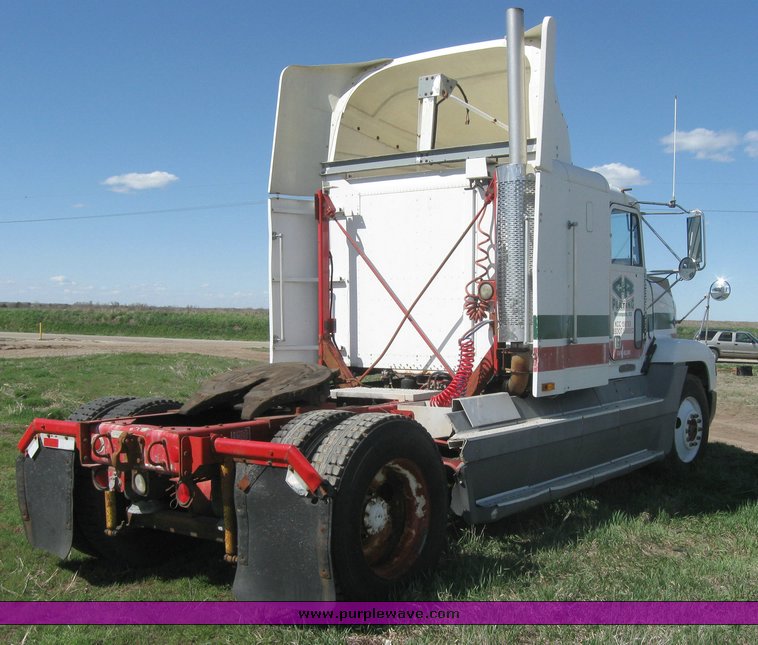 image for item 3963 1994 Freightliner FL120 semi tractor