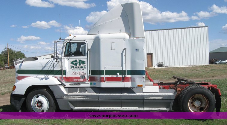 image for item 3963 1994 Freightliner FL120 semi tractor