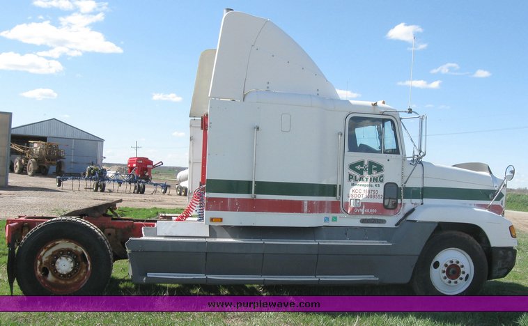 image for item 3963 1994 Freightliner FL120 semi tractor