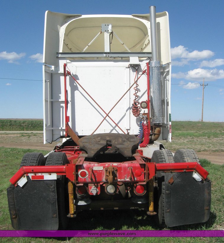 image for item 3963 1994 Freightliner FL120 semi tractor