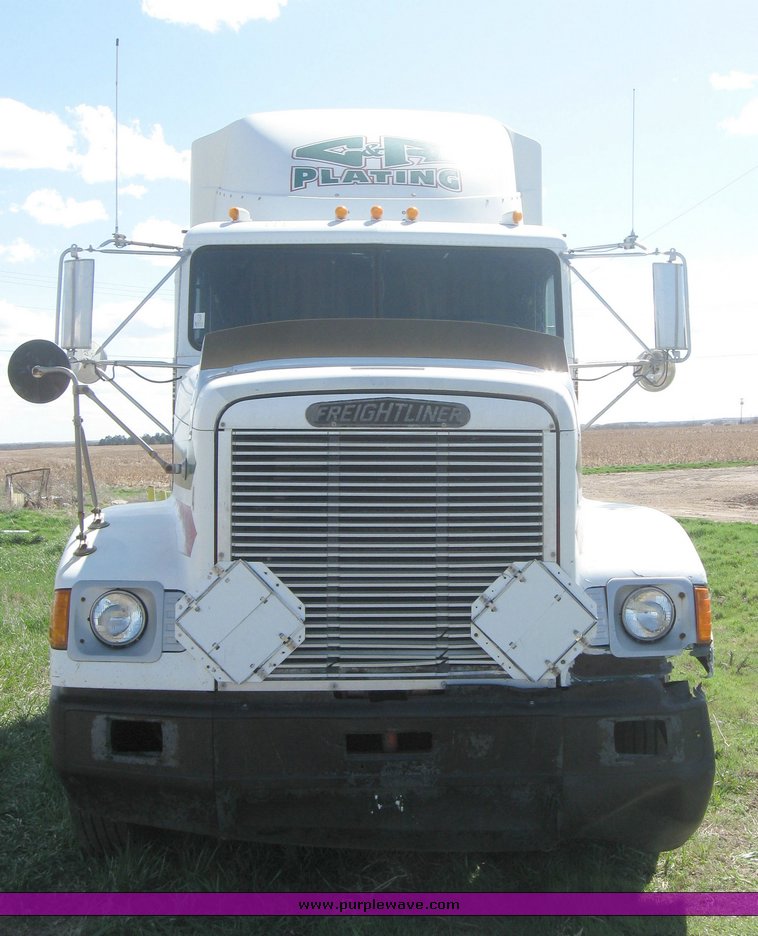 image for item 3963 1994 Freightliner FL120 semi tractor