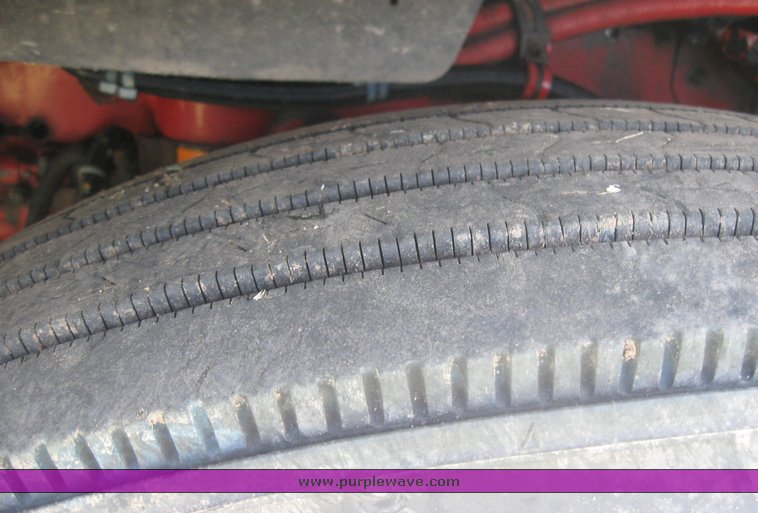 image for item 3963 1994 Freightliner FL120 semi tractor