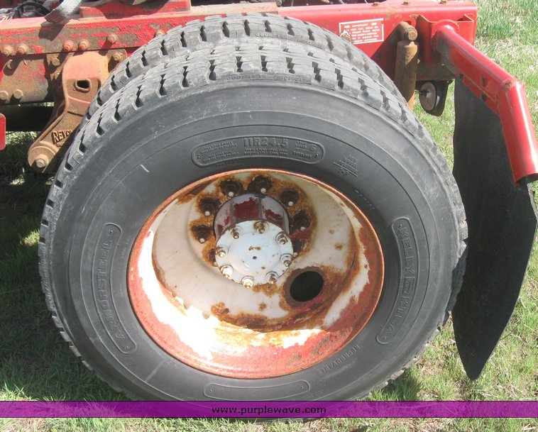 image for item 3963 1994 Freightliner FL120 semi tractor