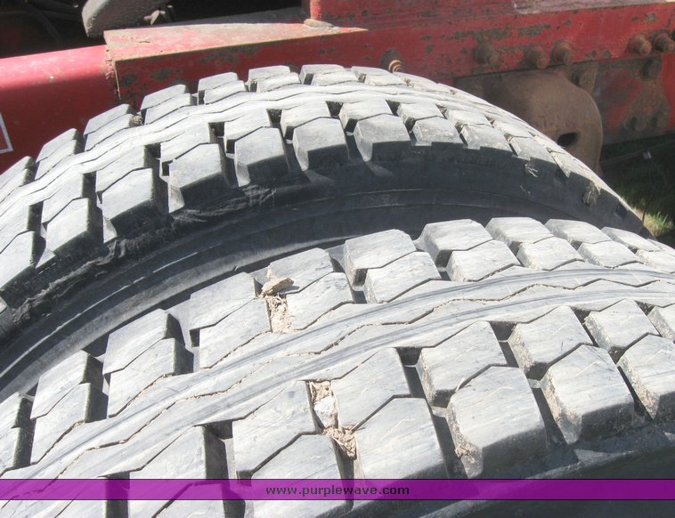 image for item 3963 1994 Freightliner FL120 semi tractor