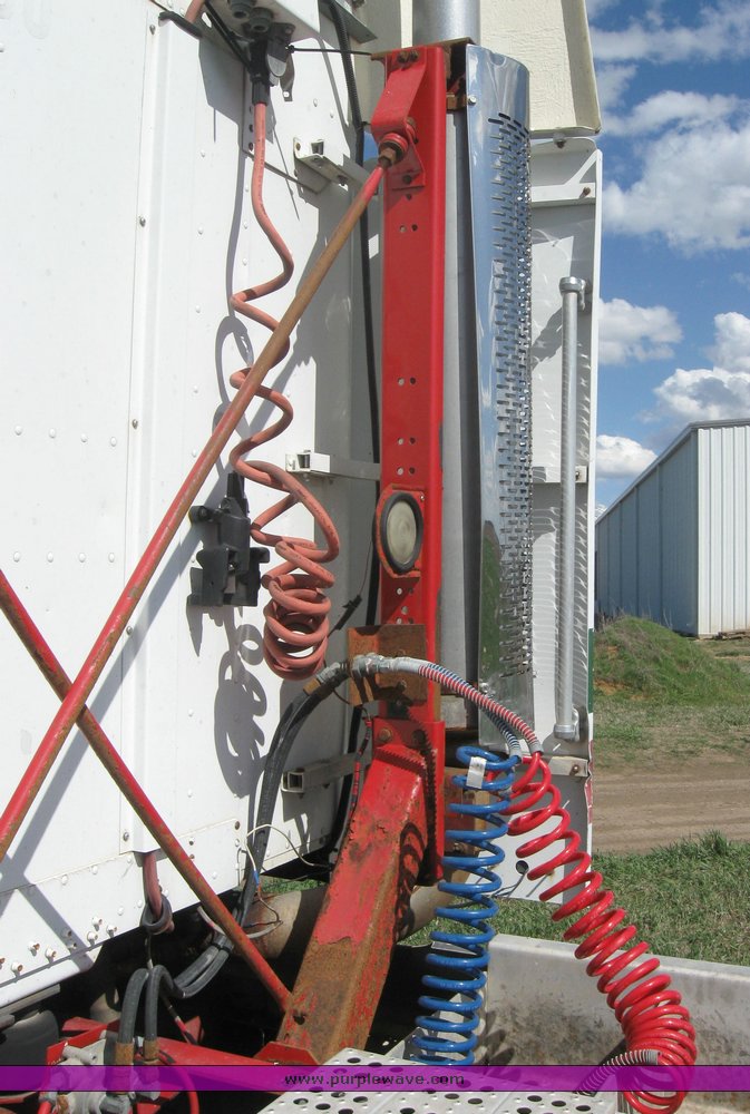 image for item 3963 1994 Freightliner FL120 semi tractor