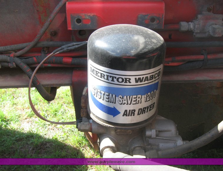 image for item 3963 1994 Freightliner FL120 semi tractor