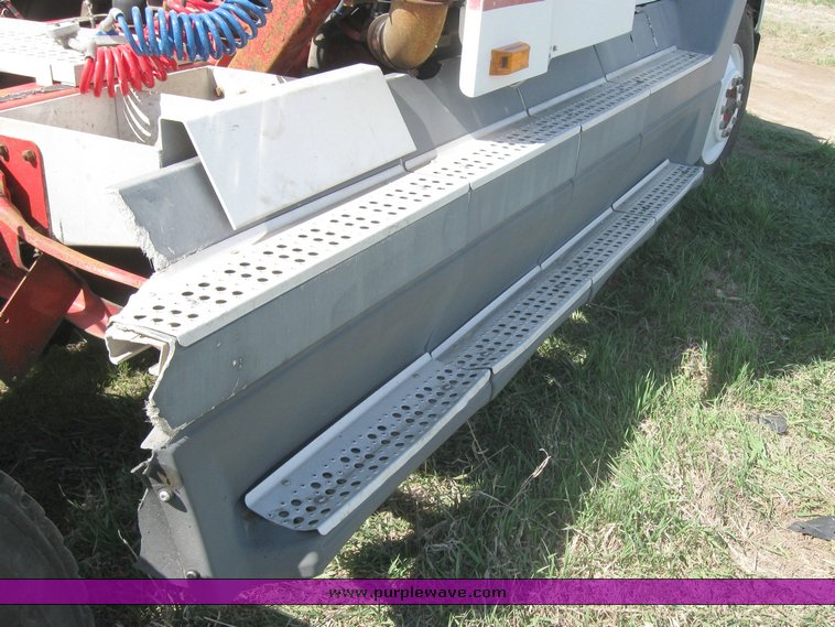 image for item 3963 1994 Freightliner FL120 semi tractor