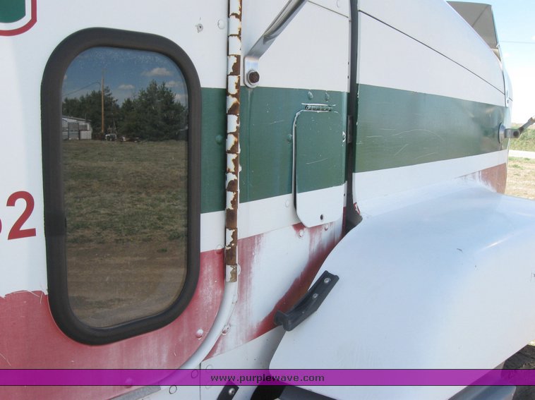 image for item 3963 1994 Freightliner FL120 semi tractor