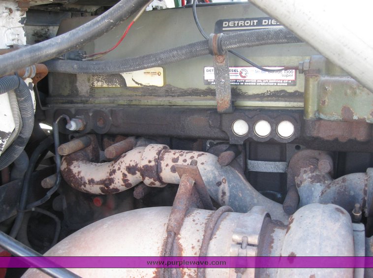 image for item 3963 1994 Freightliner FL120 semi tractor