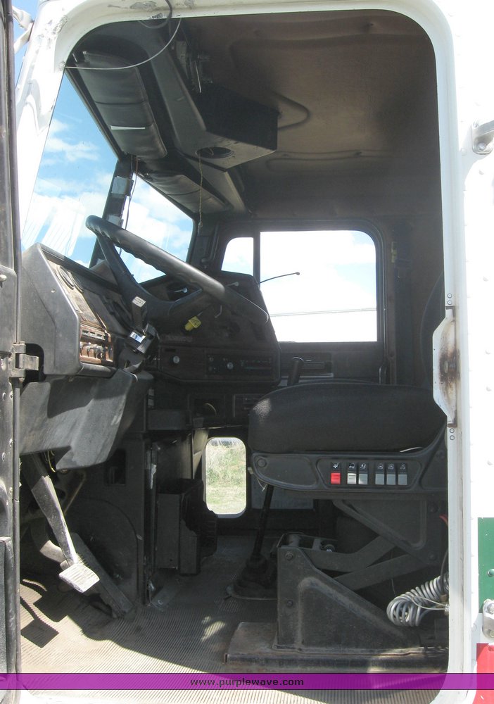 image for item 3963 1994 Freightliner FL120 semi tractor