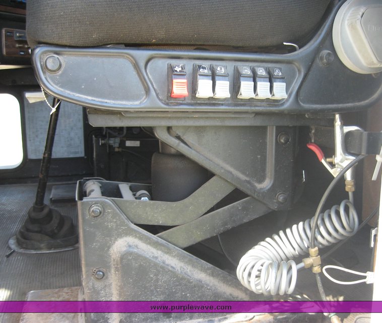 image for item 3963 1994 Freightliner FL120 semi tractor