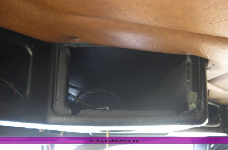 image for item 3963 1994 Freightliner FL120 semi tractor