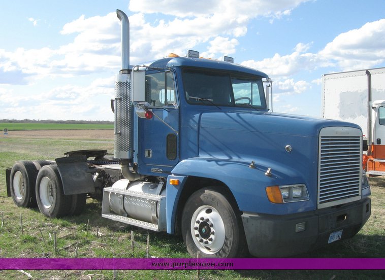 image for item 3964 1997 Freightliner FLD120 semi tractor