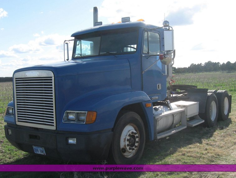 image for item 3964 1997 Freightliner FLD120 semi tractor