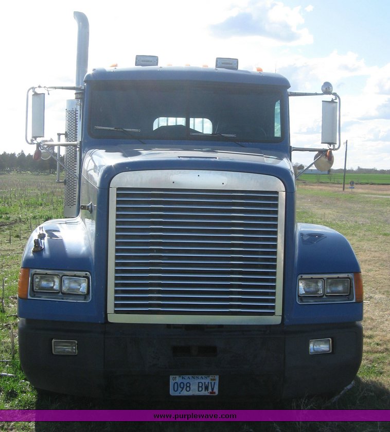 image for item 3964 1997 Freightliner FLD120 semi tractor