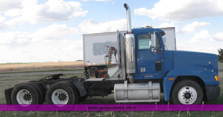 image for item 3964 1997 Freightliner FLD120 semi tractor