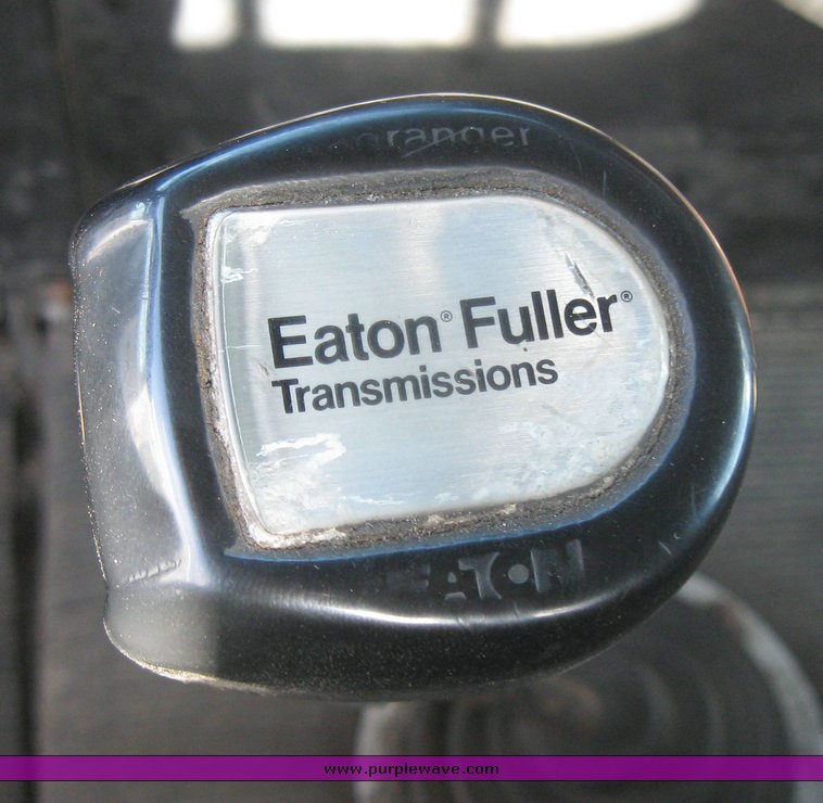 image for item 3964 1997 Freightliner FLD120 semi tractor