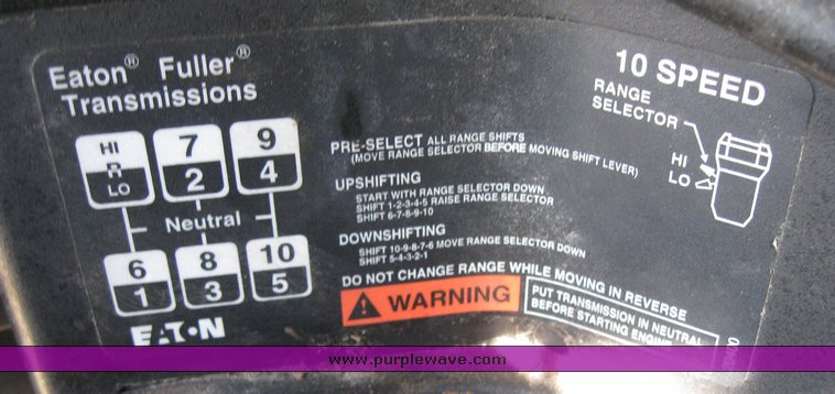 image for item 3964 1997 Freightliner FLD120 semi tractor