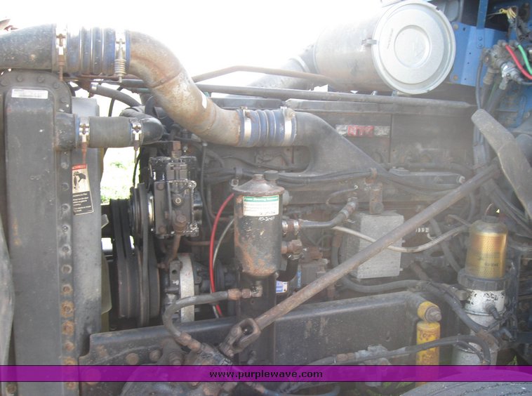 image for item 3964 1997 Freightliner FLD120 semi tractor