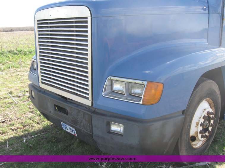 image for item 3964 1997 Freightliner FLD120 semi tractor