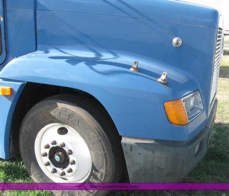 image for item 3964 1997 Freightliner FLD120 semi tractor